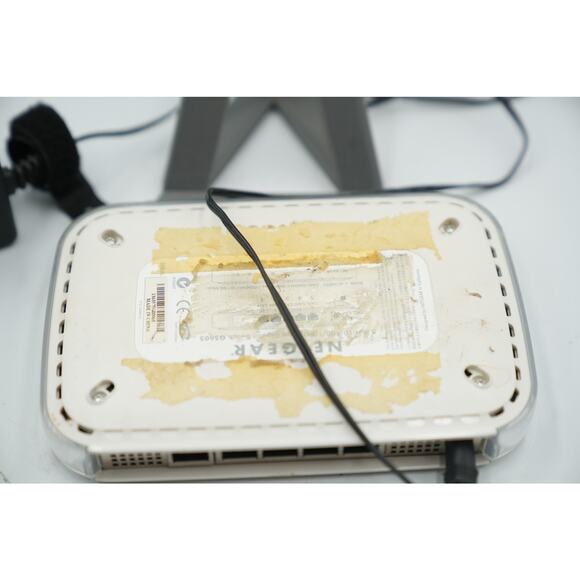 NETGEAR FS605 v3 5-Port 10/100 Ethernet Switch with Power Supply – White - Picture 4 of 6